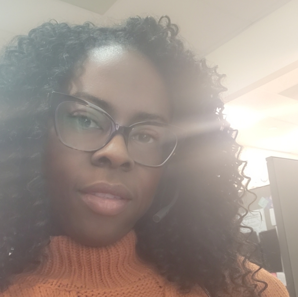 Meet your Posher, Dominique